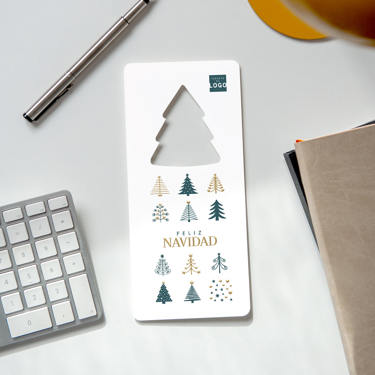 Bosque Geométrico | Tarjeta de Navidad dorada • Árbol troquelado photo N° 4