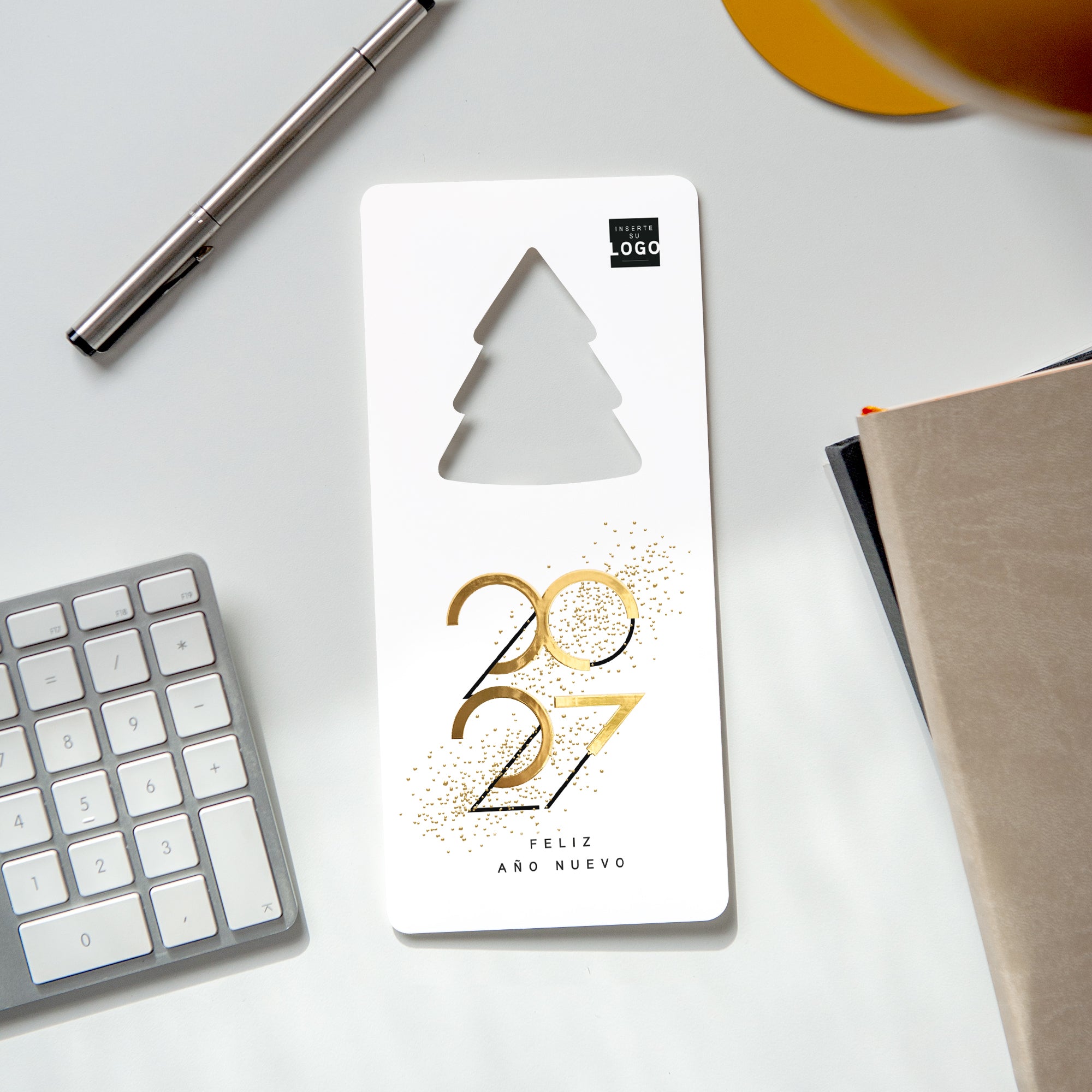 Estilo Gráfico | Tarjeta de Navidad dorada • Árbol troquelado photo N° 4